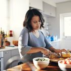 woman preparing healthy lunch