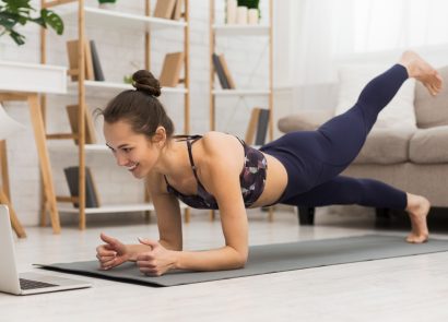 Woman working out while watching Davina McCall's fitness videos