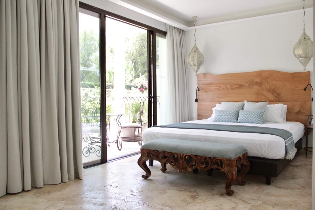 A bedroom at Oasis Premium Recovery