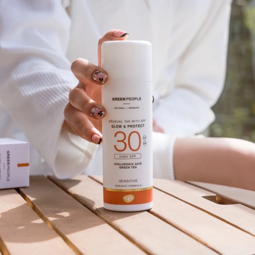 Green People's Glow & Protect SPF30